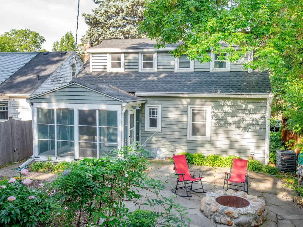 436 Woodlawn Ave, St Paul, MN 55105-1342