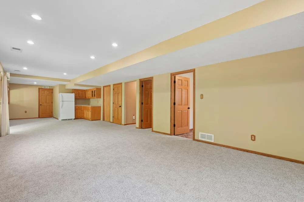 9220 Hillside Trail S, Cottage Grove, MN 55016