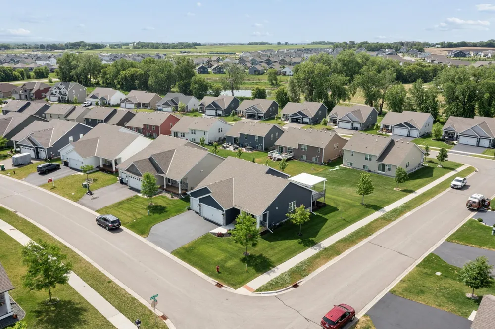 18192 Hartlin Ave, Lakeville, MN 55044