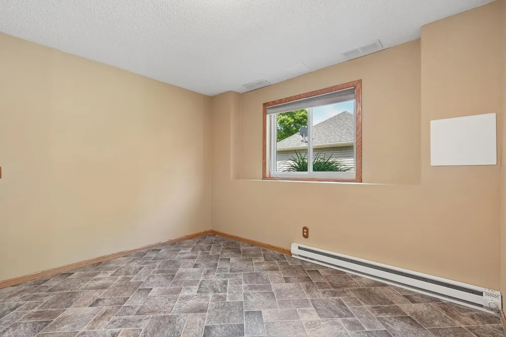 9220 Hillside Trail S, Cottage Grove, MN 55016