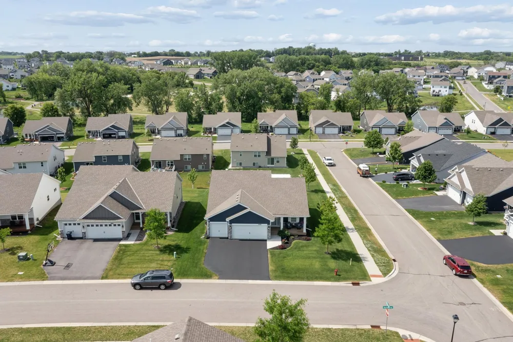18192 Hartlin Ave, Lakeville, MN 55044