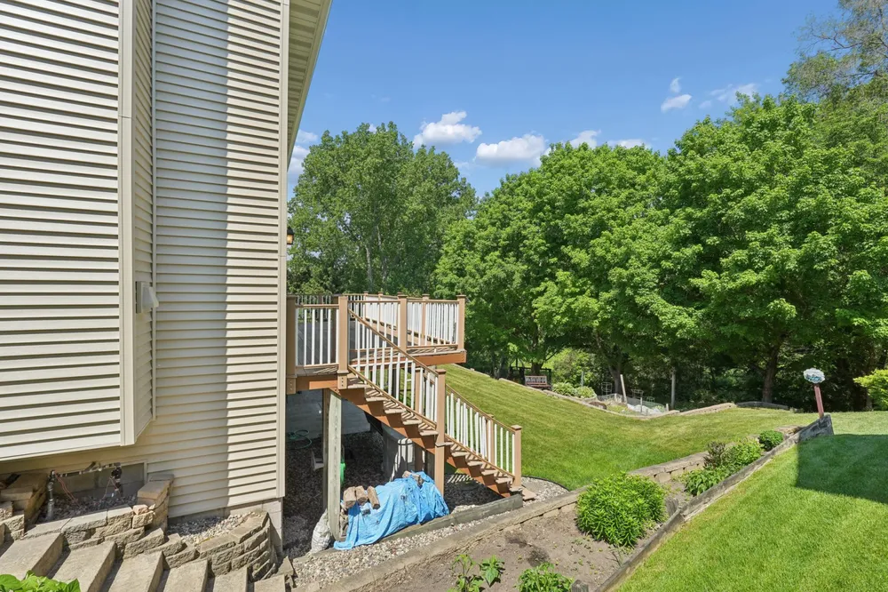 9220 Hillside Trail S, Cottage Grove, MN 55016