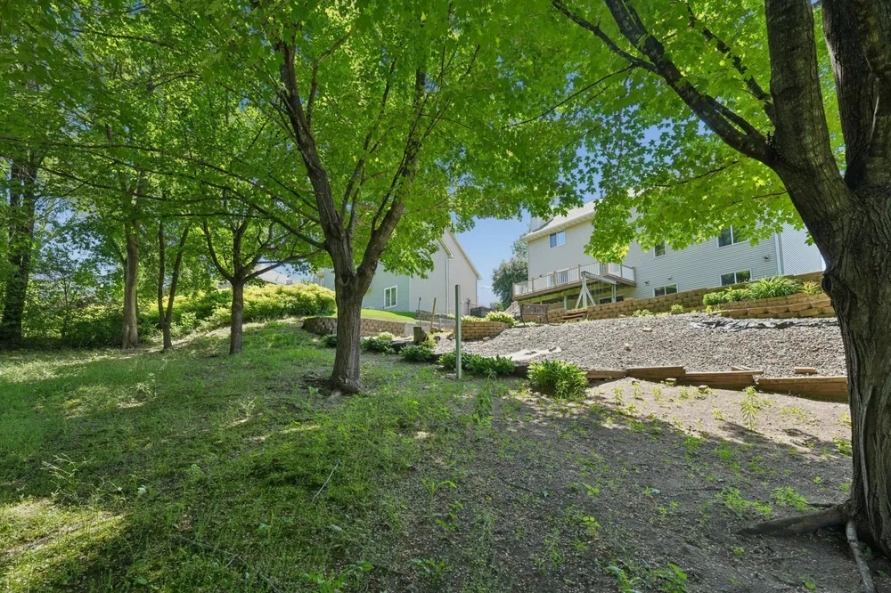 9220 Hillside Trail S, Cottage Grove, MN 55016