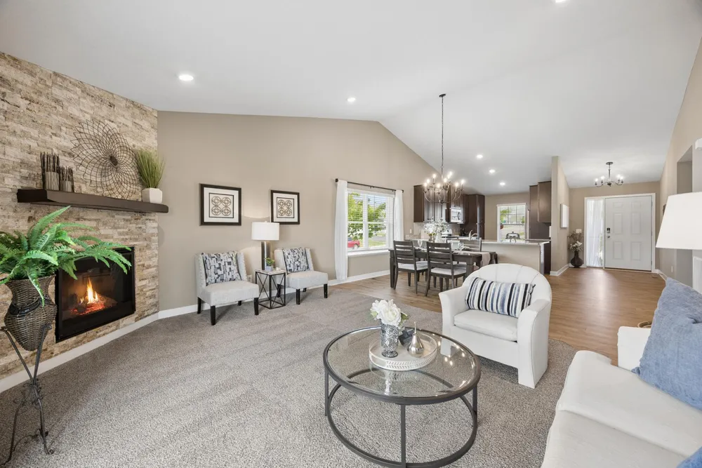 18192 Hartlin Ave, Lakeville, MN 55044