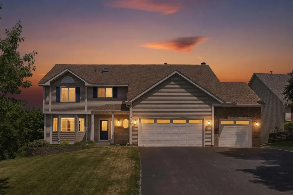 9220 Hillside Trail S, Cottage Grove, MN 55016