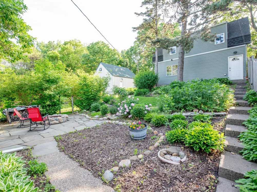 436 Woodlawn Ave, St Paul, MN 55105-1342
