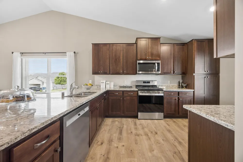 18192 Hartlin Ave, Lakeville, MN 55044