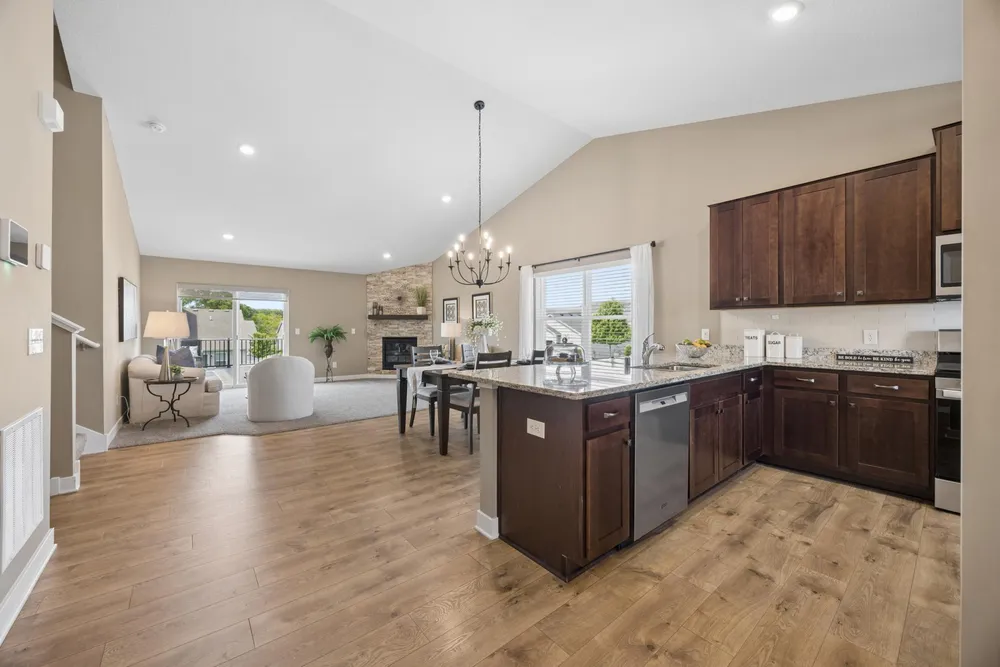 18192 Hartlin Ave, Lakeville, MN 55044