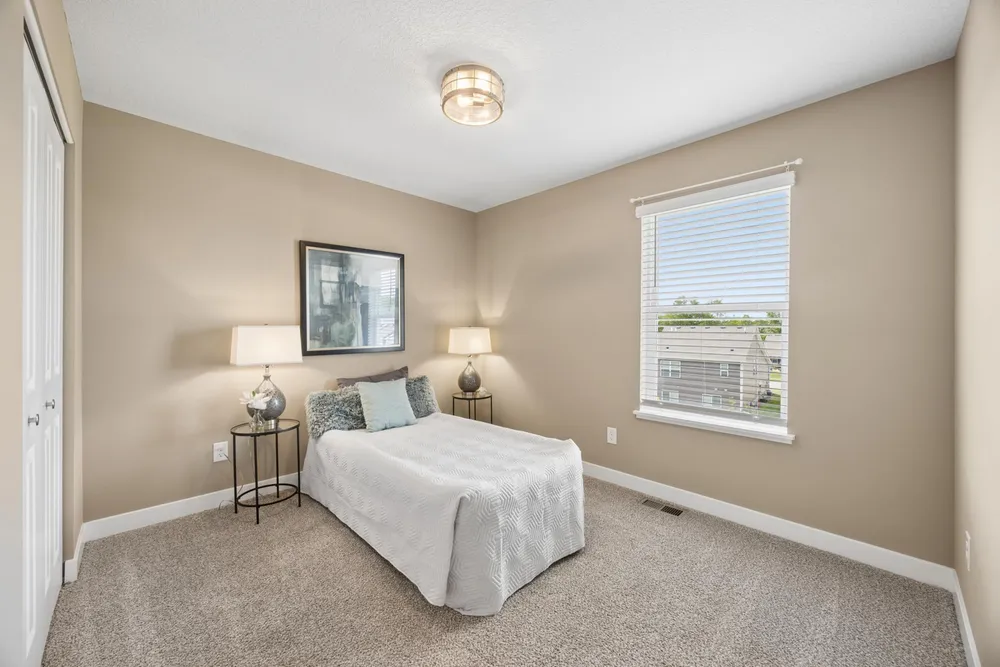 18192 Hartlin Ave, Lakeville, MN 55044