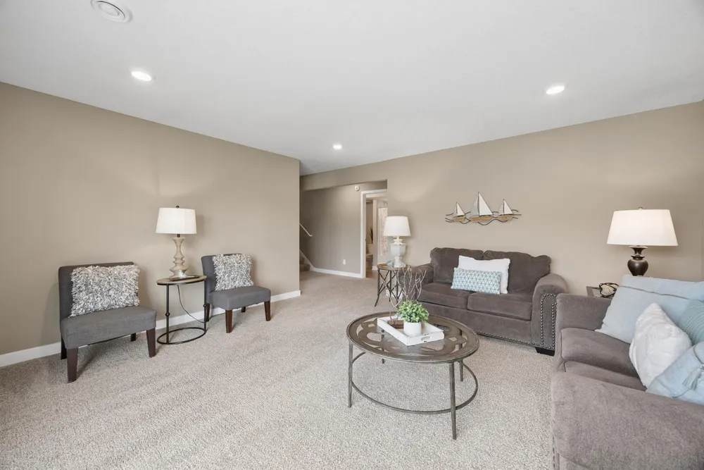 18192 Hartlin Ave, Lakeville, MN 55044