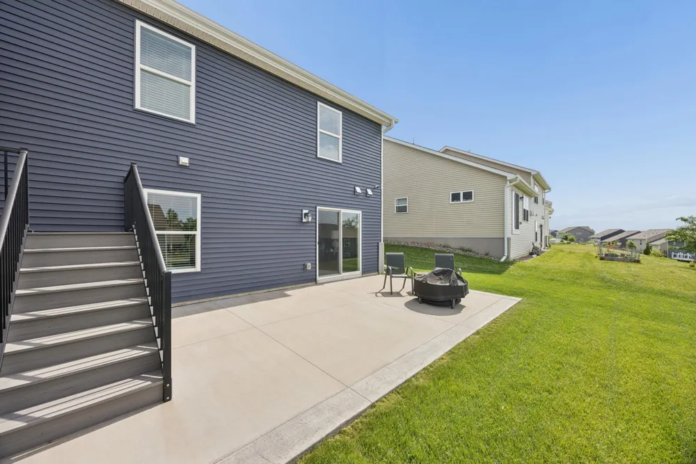 18192 Hartlin Ave, Lakeville, MN 55044