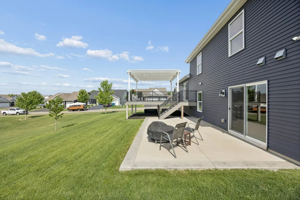 18192 Hartlin Ave, Lakeville, MN 55044