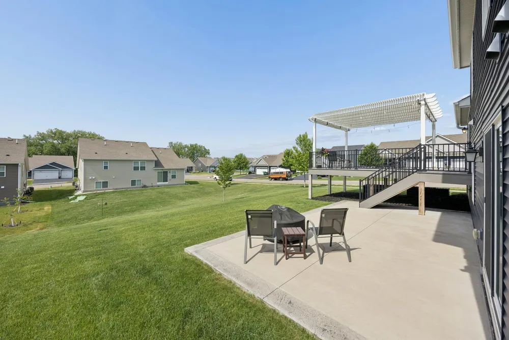 18192 Hartlin Ave, Lakeville, MN 55044