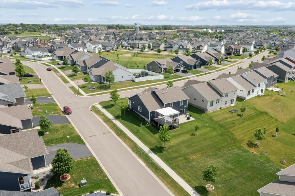 18192 Hartlin Ave, Lakeville, MN 55044