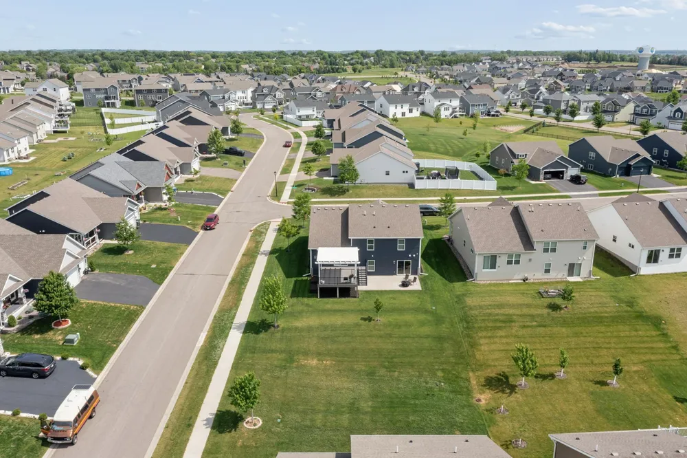 18192 Hartlin Ave, Lakeville, MN 55044