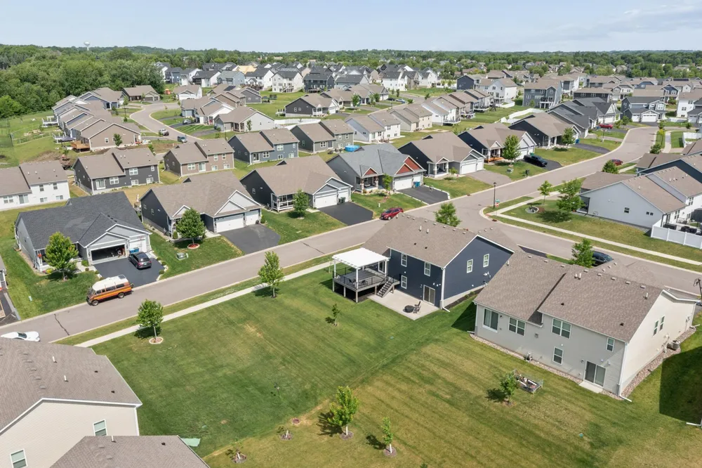 18192 Hartlin Ave, Lakeville, MN 55044