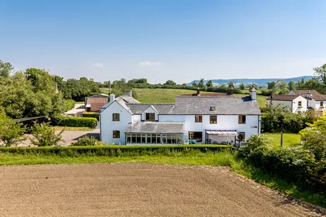 Bath Road, Eastington, GL10