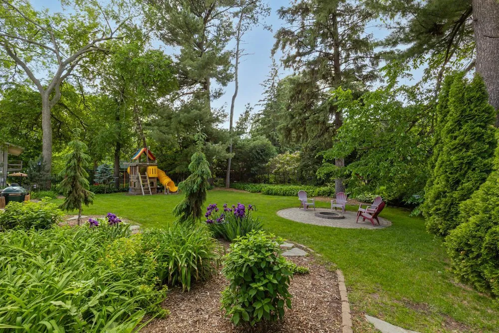 220 Holly Rd, Hopkins, MN 55343