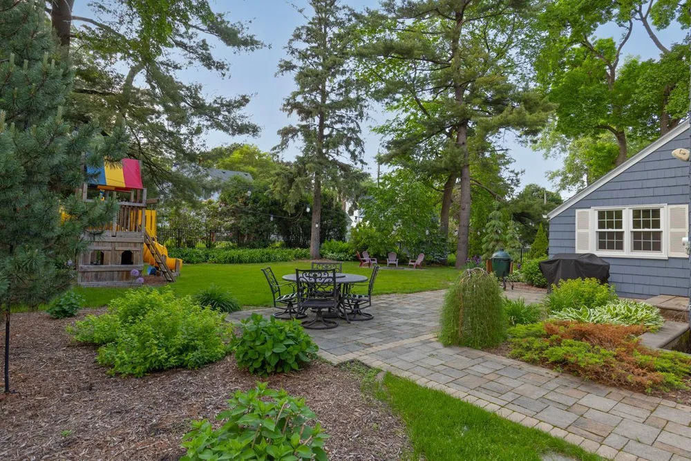 220 Holly Rd, Hopkins, MN 55343