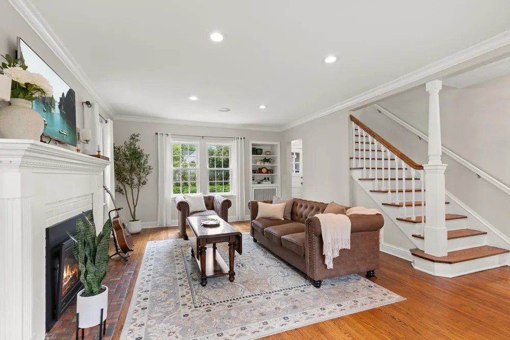 220 Holly Rd, Hopkins, MN 55343