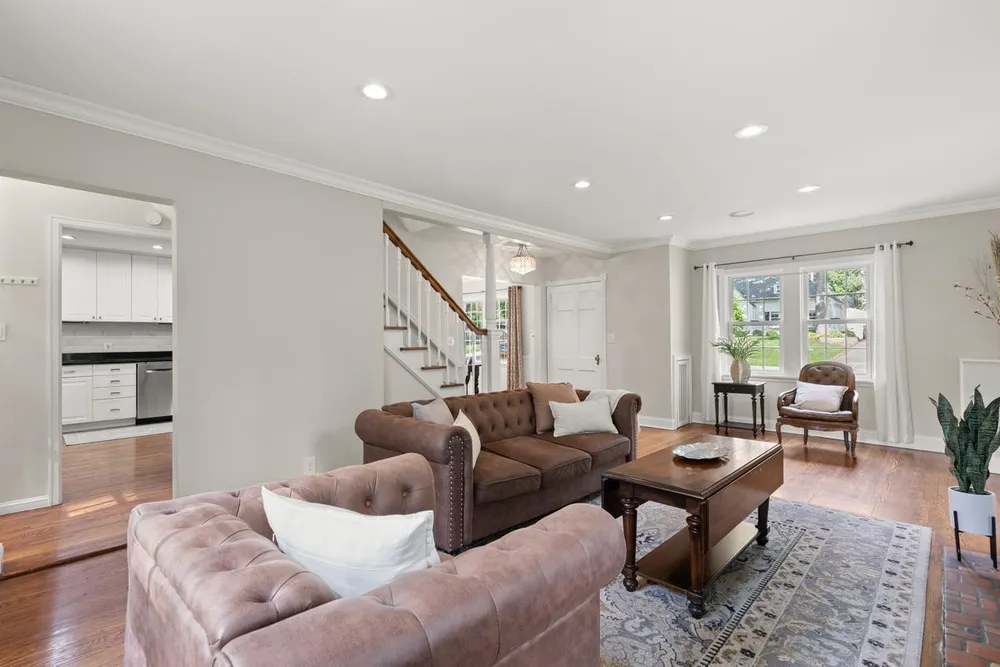 220 Holly Rd, Hopkins, MN 55343