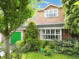 Cedar Close, Lostock Gralam, Northwich thumb 2