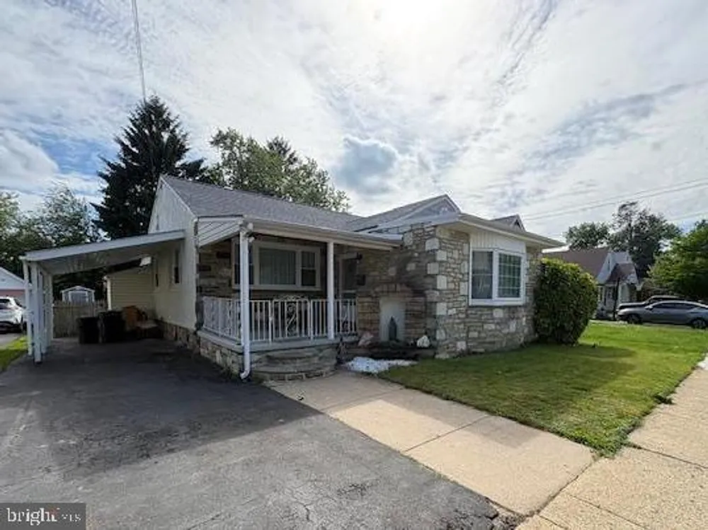 712 Benson St, Philadelphia, PA 19111