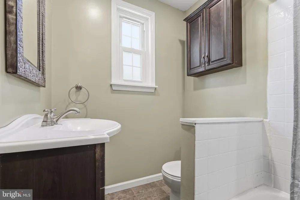 712 Benson St, Philadelphia, PA 19111