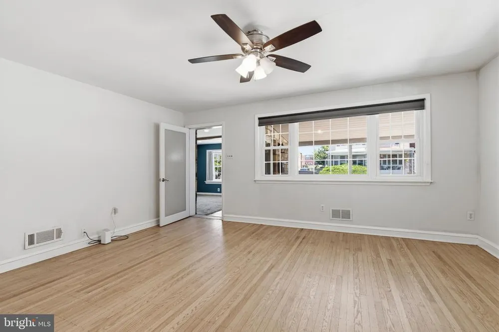 712 Benson St, Philadelphia, PA 19111