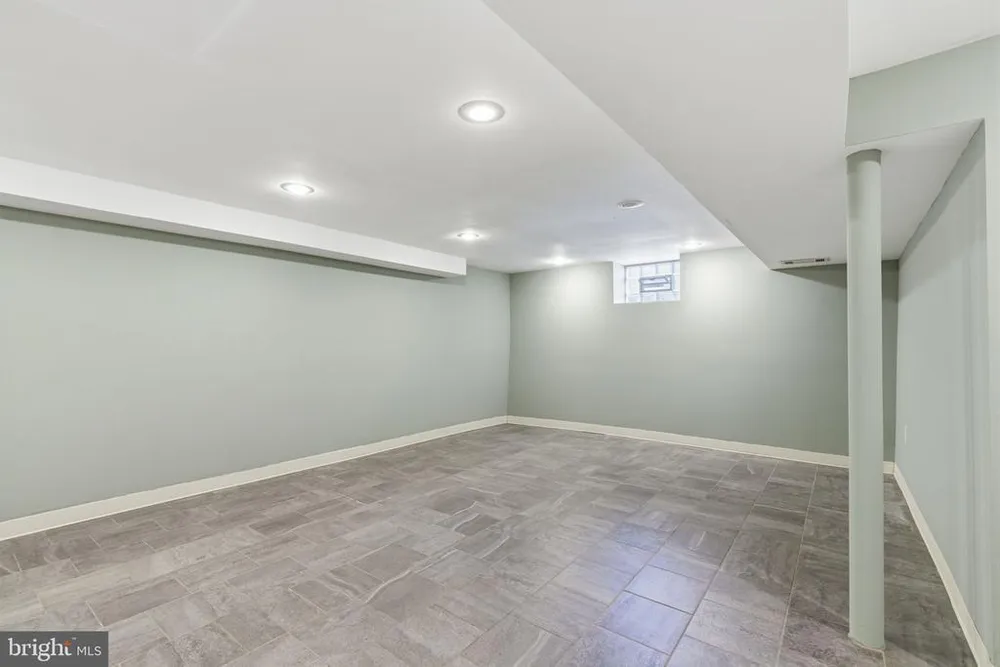 712 Benson St, Philadelphia, PA 19111