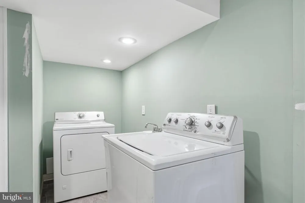 712 Benson St, Philadelphia, PA 19111