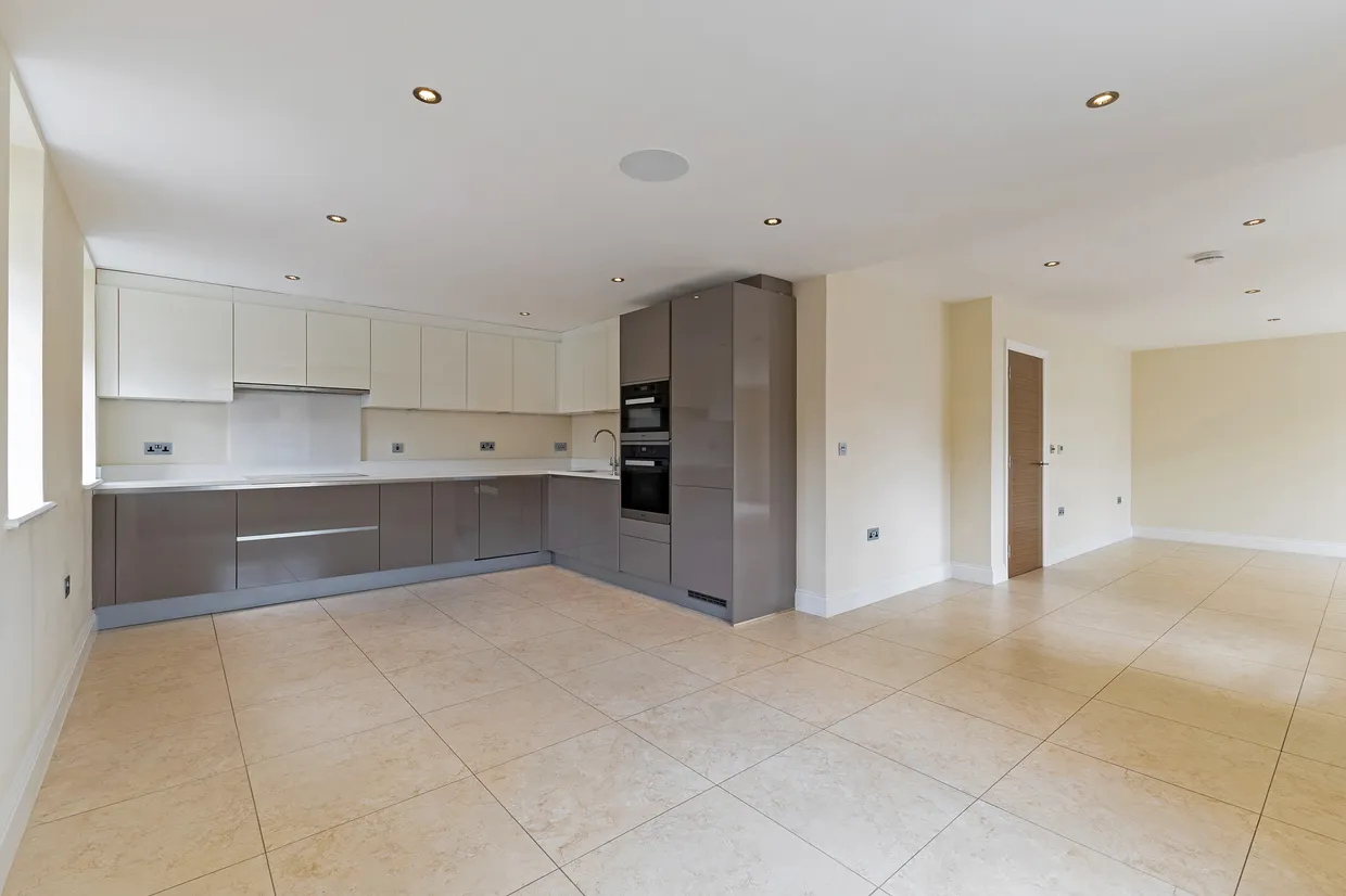 Marlborough Drive, Bushey, WD23 photo 18