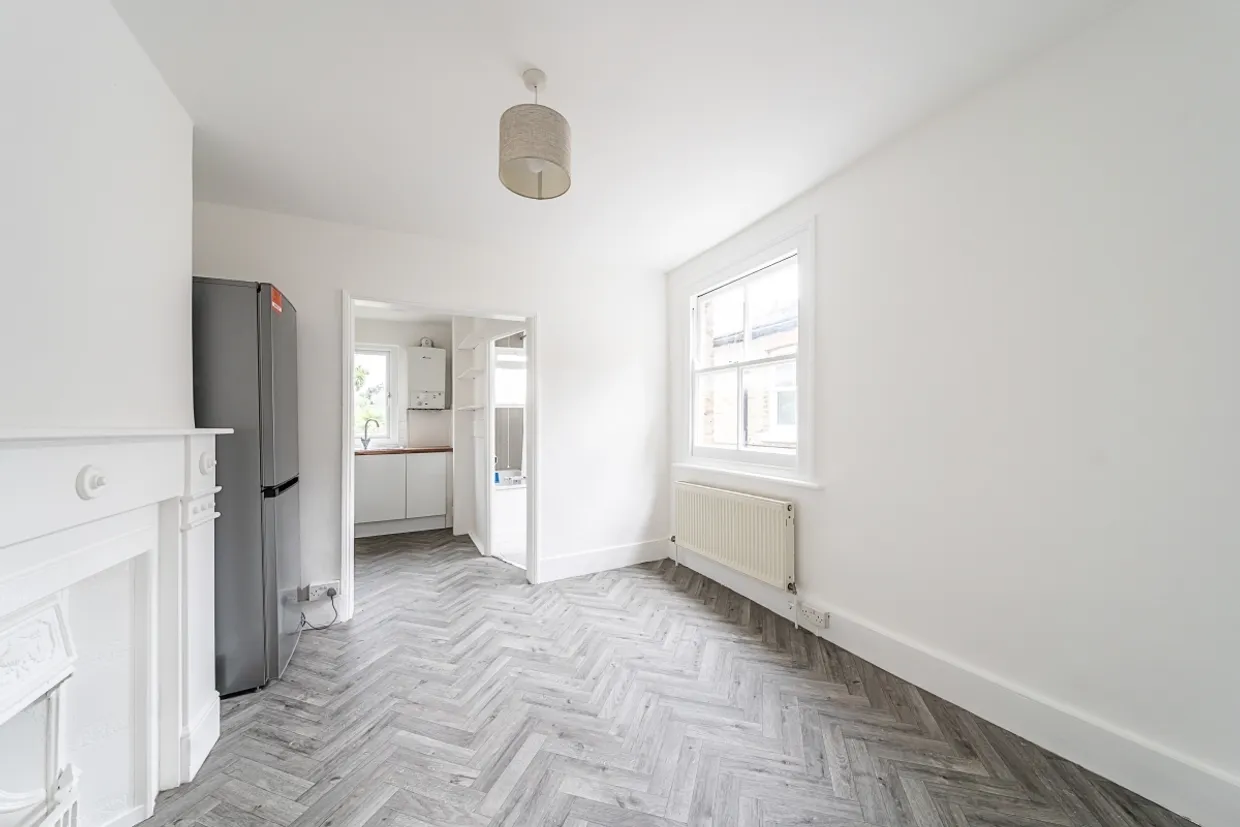 Replingham Road London SW18 photo 3