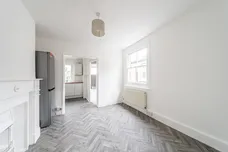 Replingham Road London SW18 photo 3