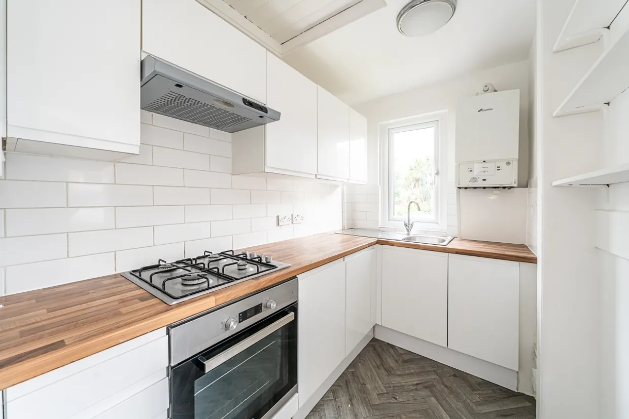Replingham Road London SW18 photo 4