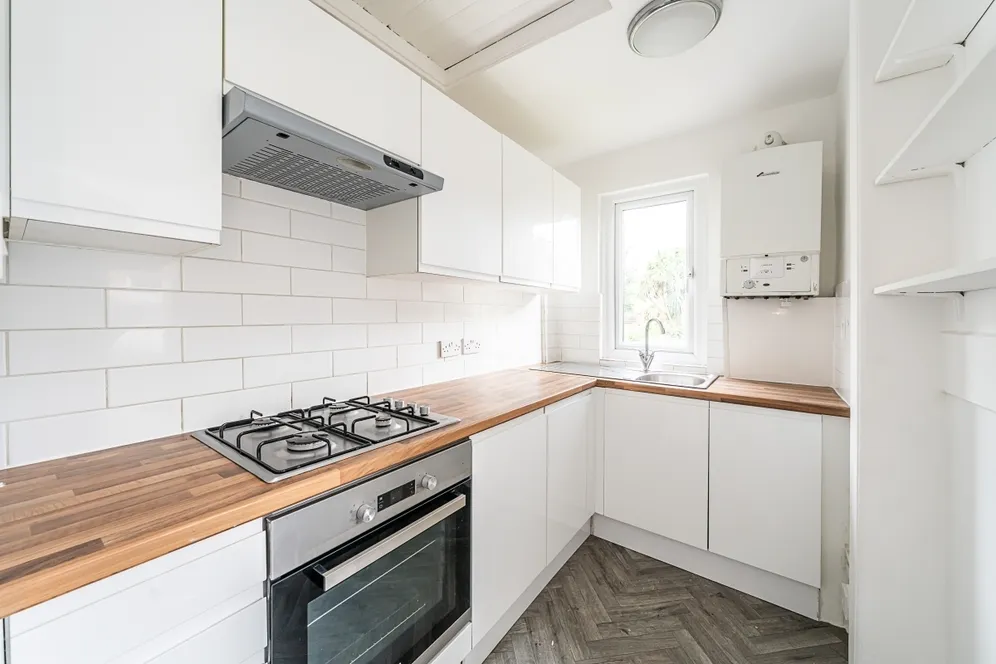 Replingham Road London SW18 photo 4