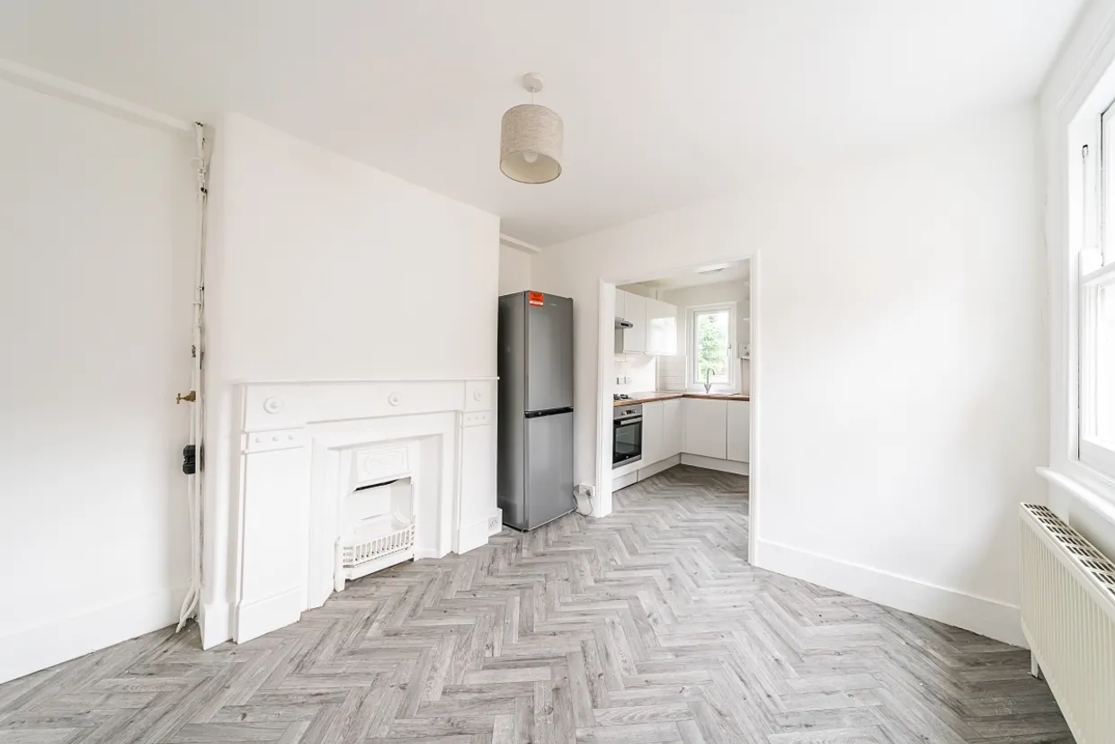 Replingham Road London SW18 photo 6
