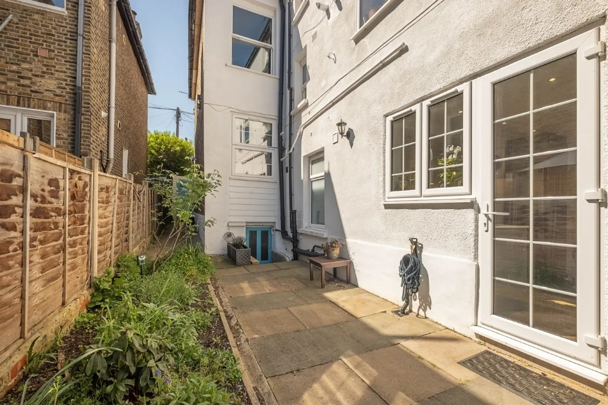 Byrne Road London SW12 photo 16