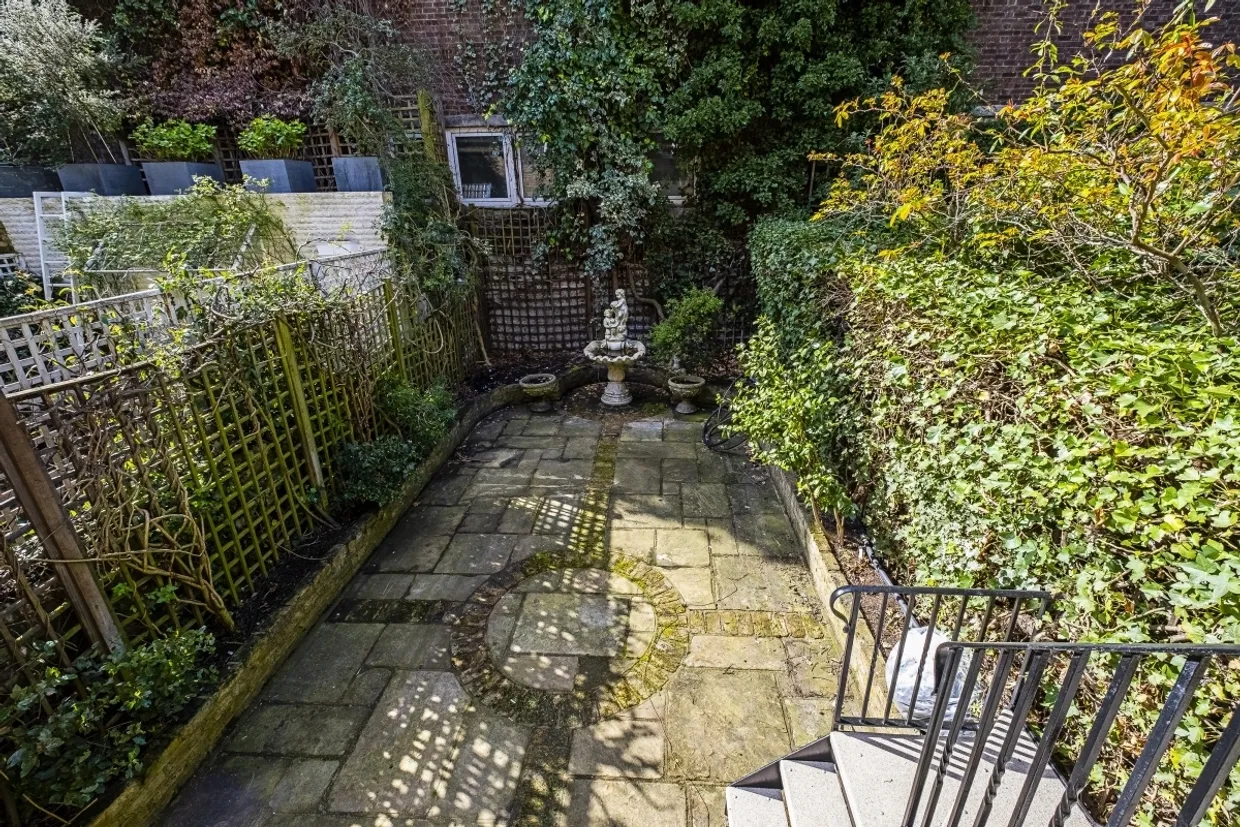 Brompton Square Knightsbridge SW3 photo 15