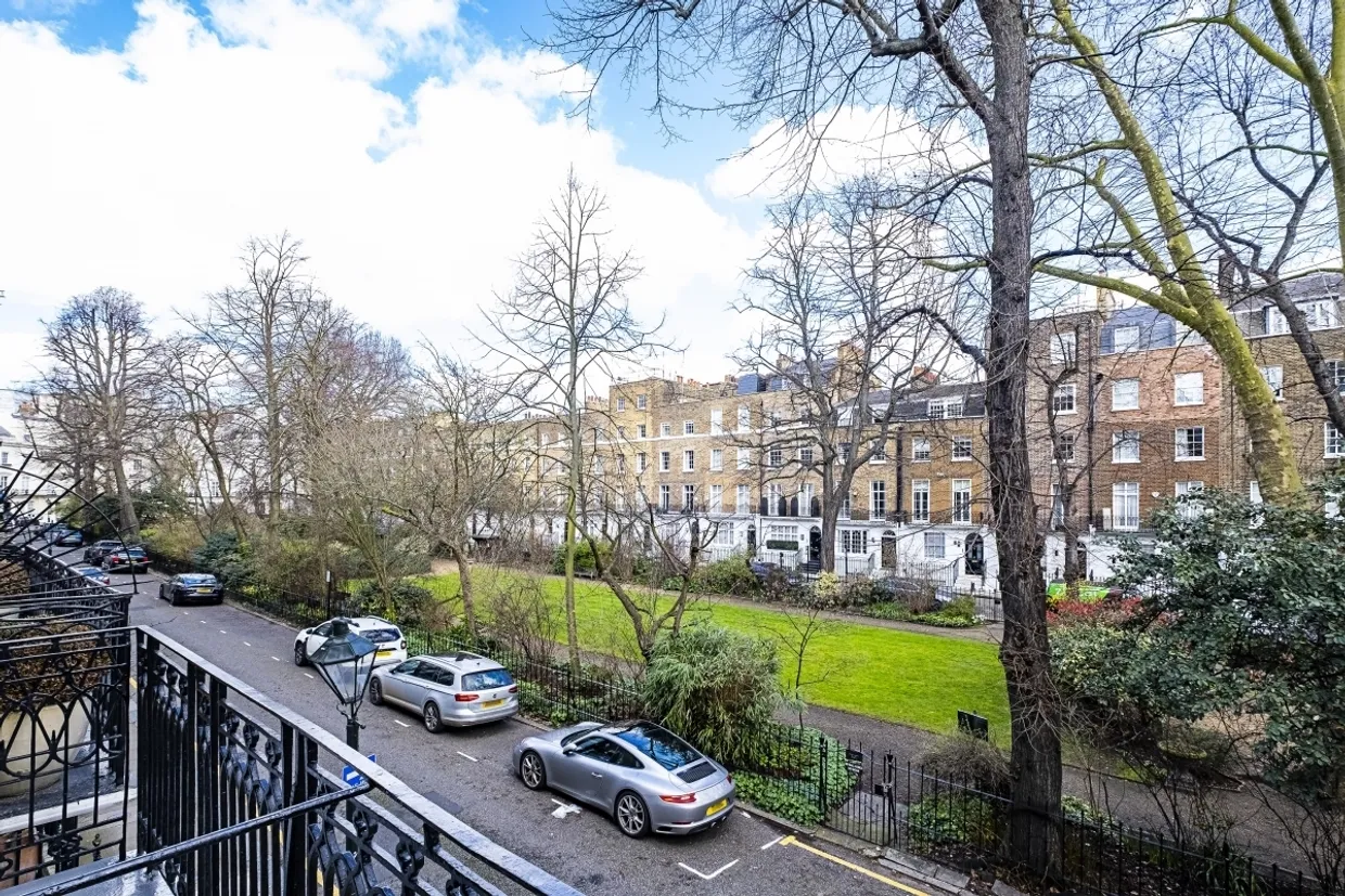 Brompton Square Knightsbridge SW3 photo 16