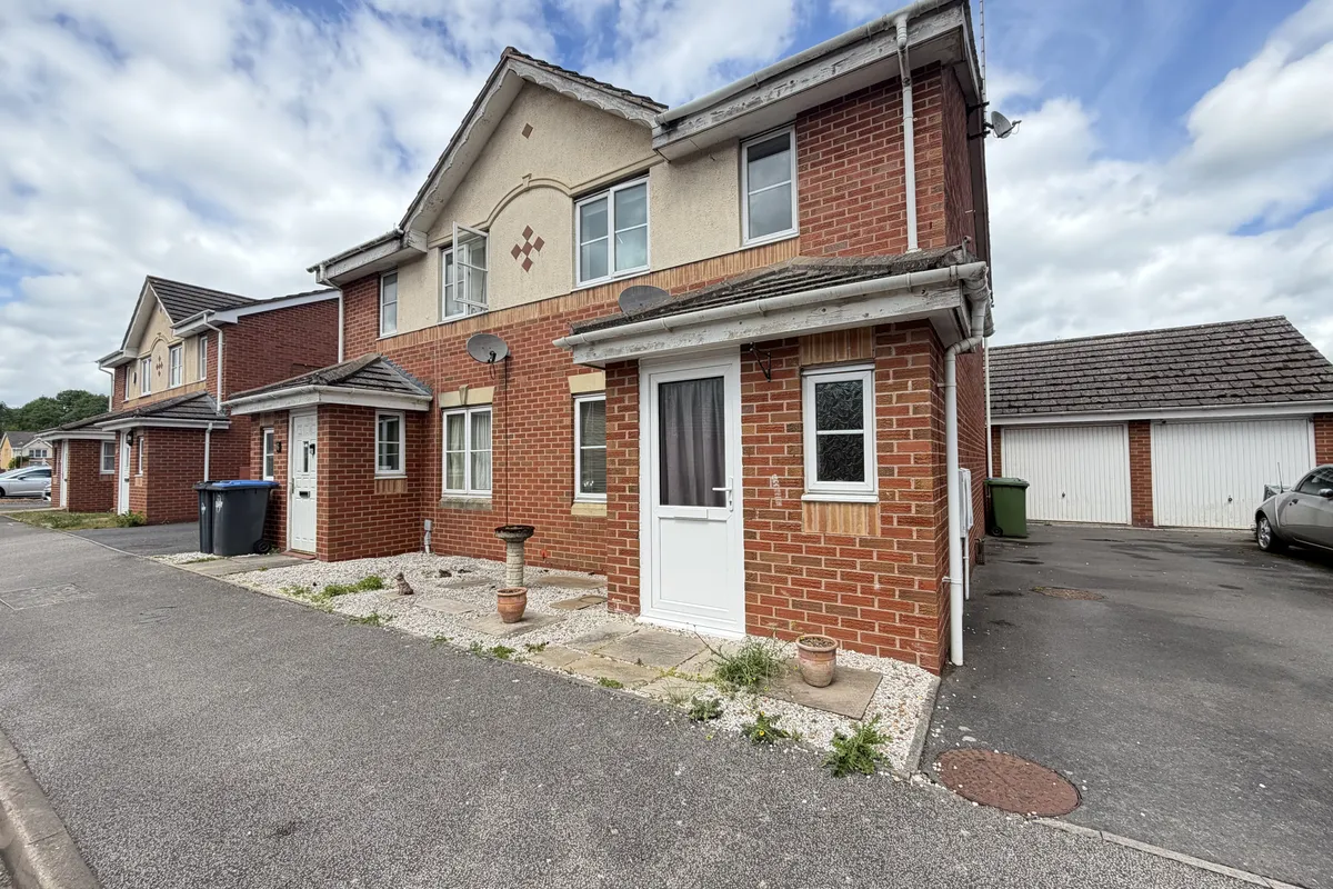 Viaduct Close, RUGBY