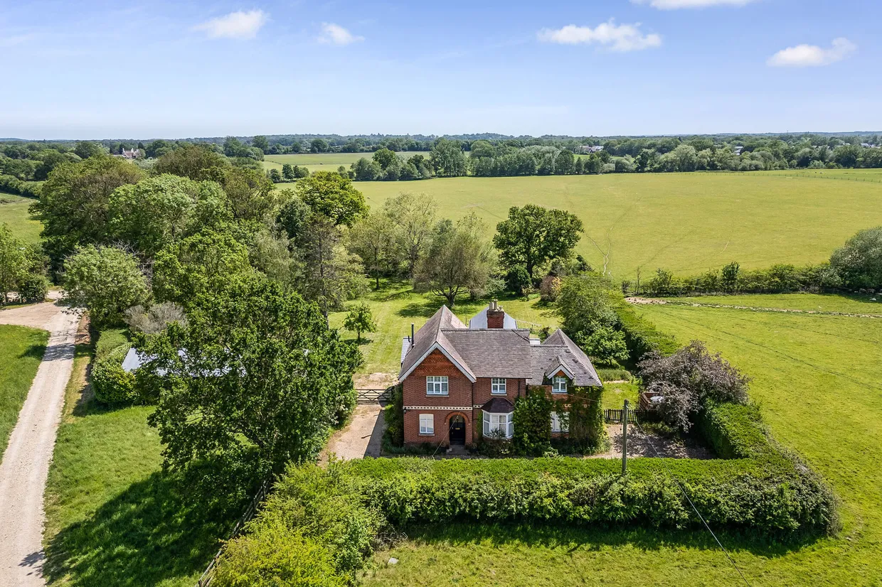 barkham road, Wokingham, RG41 photo 1