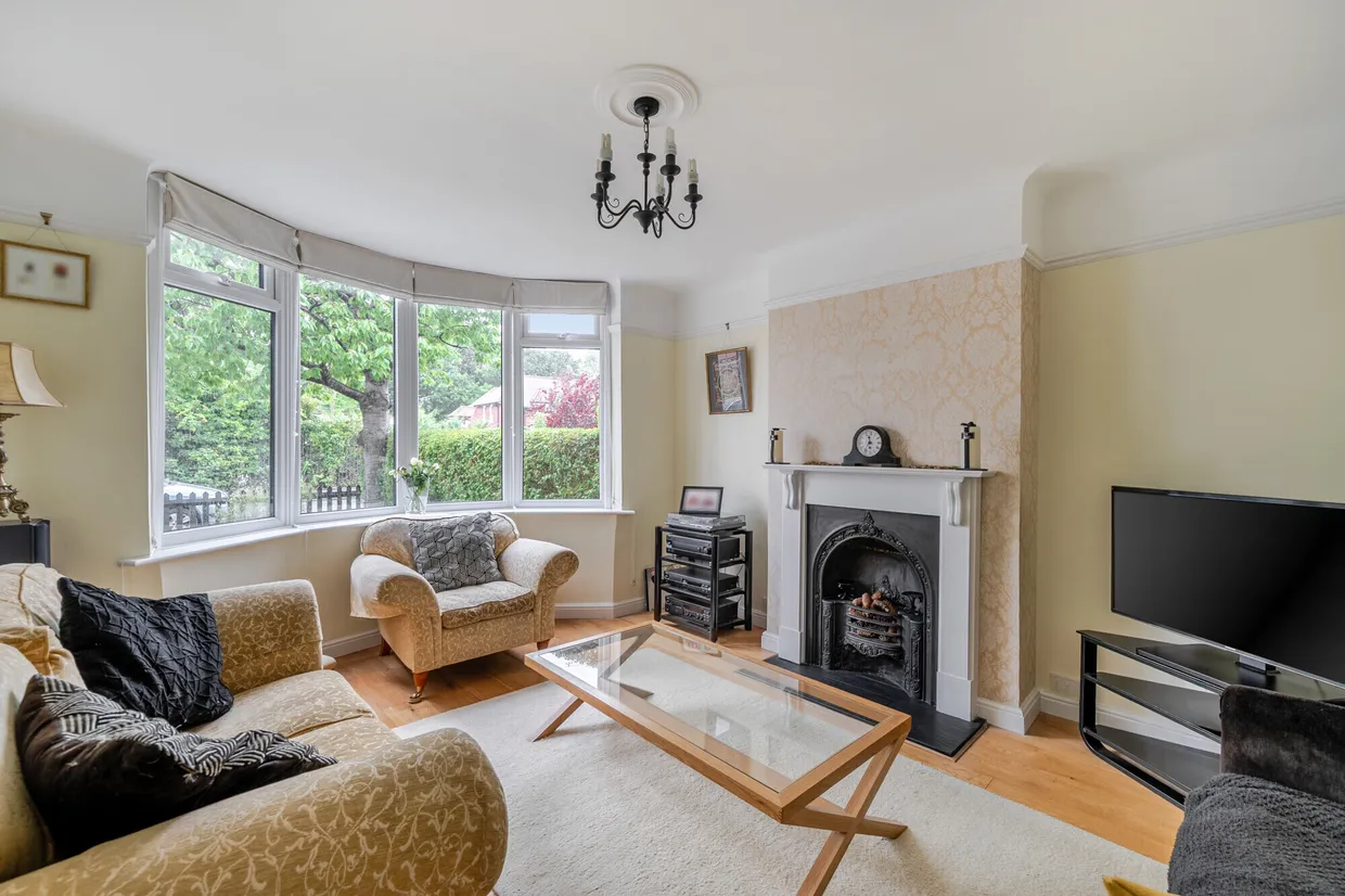 Whitehorse Drive, Epsom, KT18 photo 3