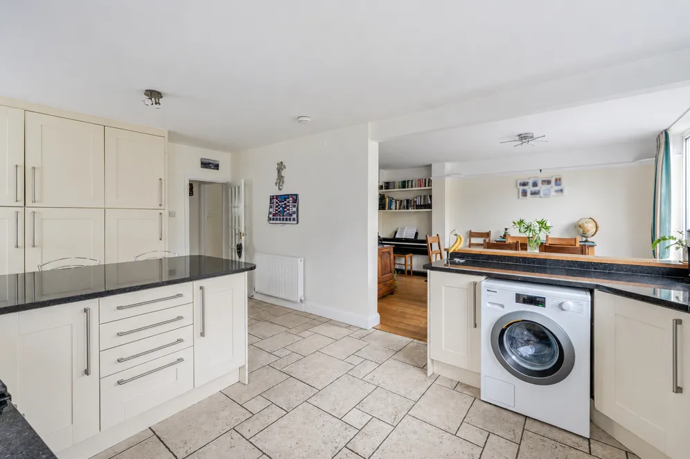 Whitehorse Drive, Epsom, KT18 photo 5