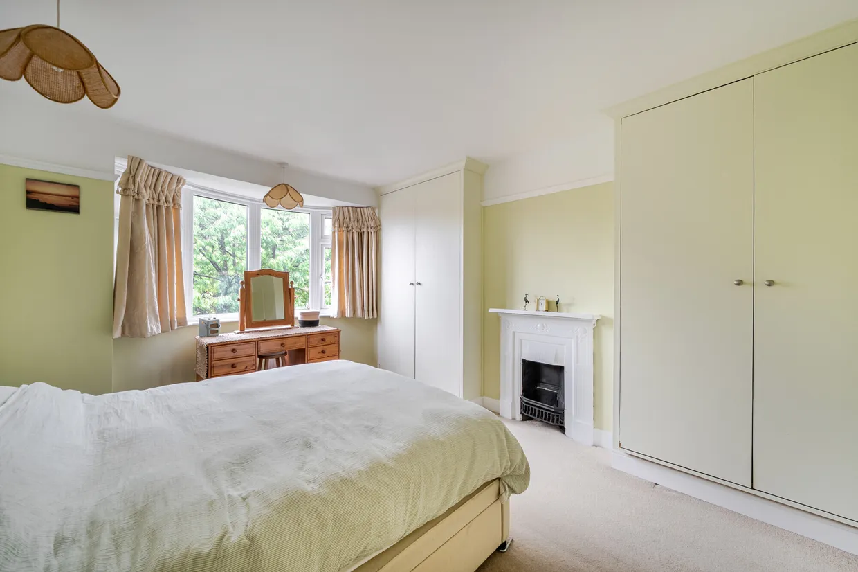 Whitehorse Drive, Epsom, KT18 photo 8