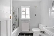 Whitehorse Drive, Epsom, KT18 photo 14