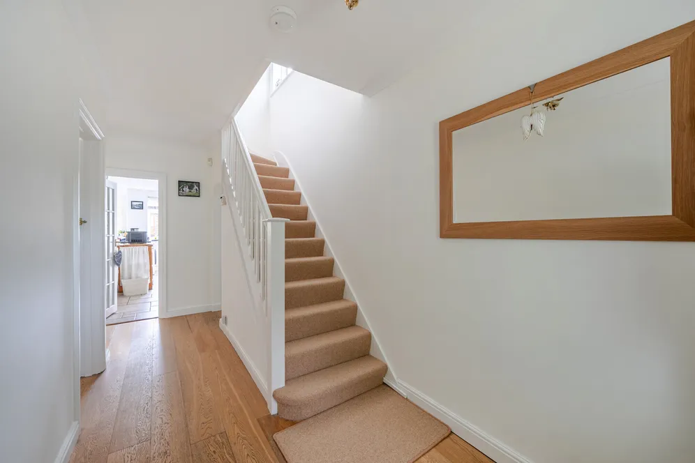 Whitehorse Drive, Epsom, KT18 photo 16