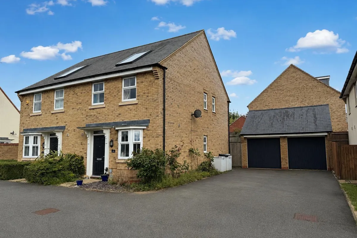 Pembrey Close, Burton Latimer, Kettering