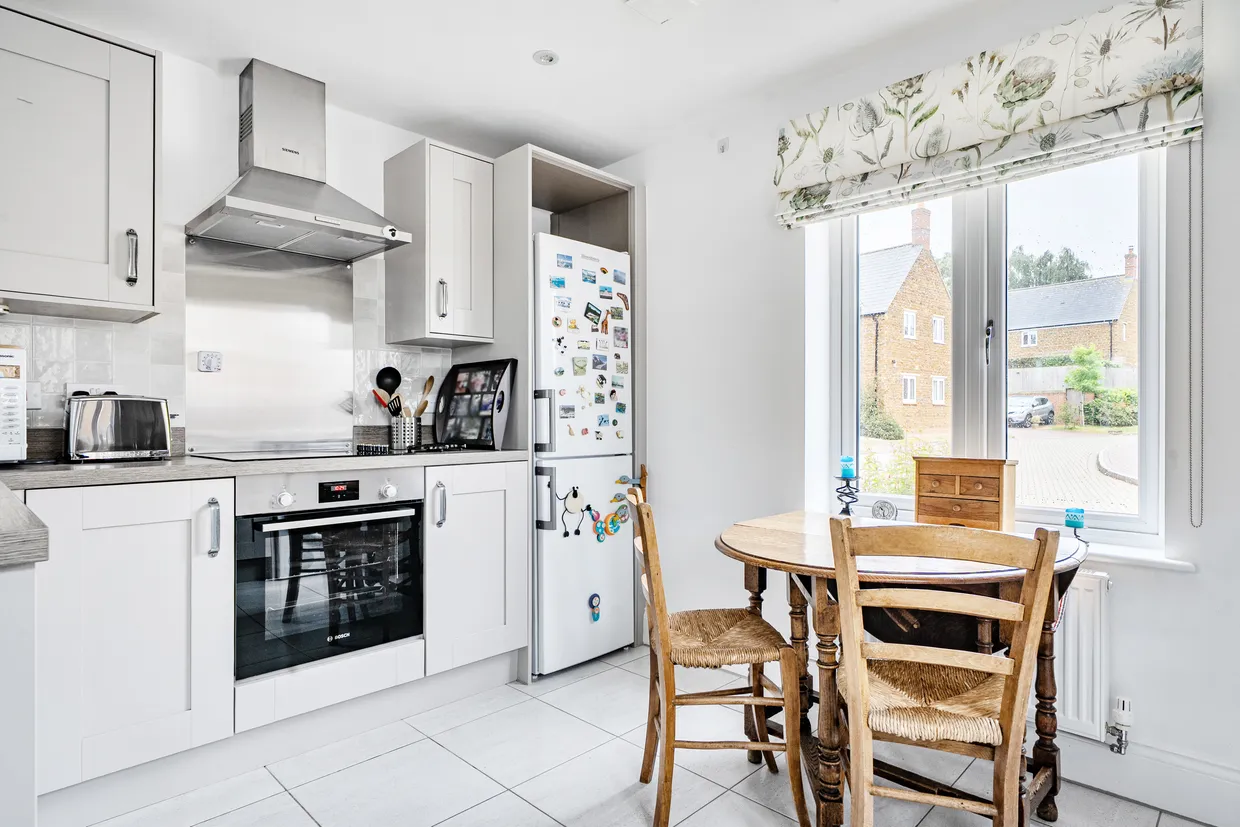 Vera Wood Close, Adderbury, OX17 photo 9