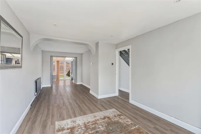Property carousel image 3